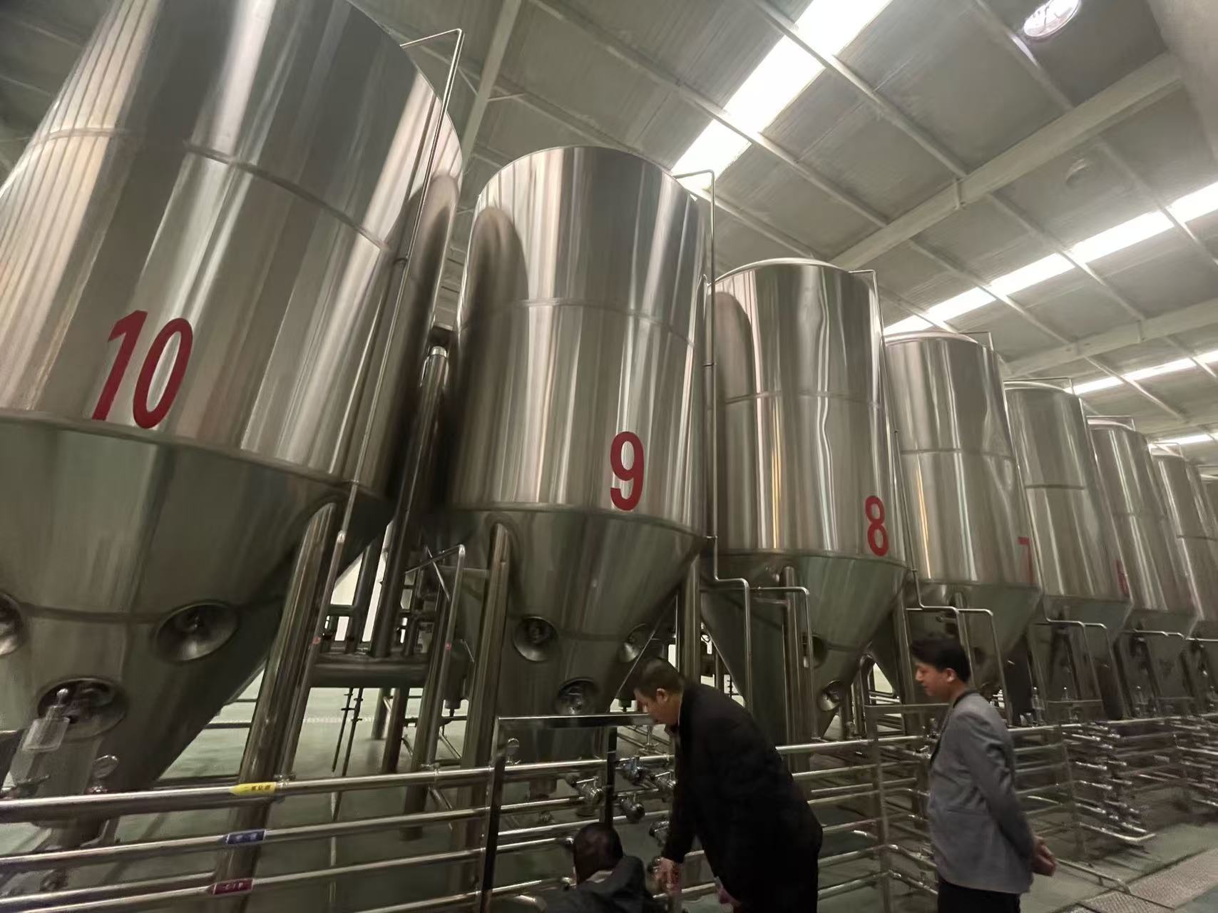 和静精酿啤酒设备厂—平面布置、设备设计、制造、调试、培训等一条龙服务